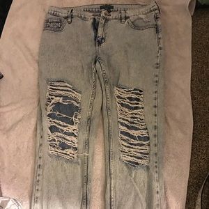 Kendall and Kylie Boyfriend style Jeans